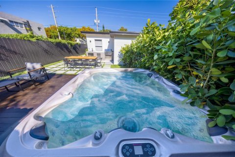 Propiedad comercial en venta en Miami, Florida, 149.11 m2 № 2000021 - foto 24