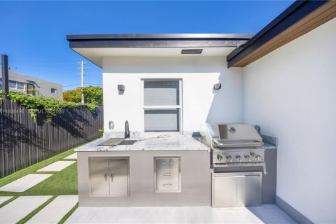 Propiedad comercial en venta en Miami, Florida, 149.11 m2 № 2000021 - foto 20