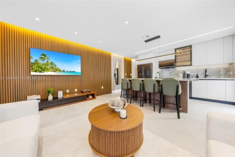 Propiedad comercial en venta en Miami, Florida, 149.11 m2 № 2000021 - foto 6