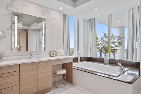 Condo in North Palm Beach, Florida, 4 bedrooms  № 2393191 - photo 17