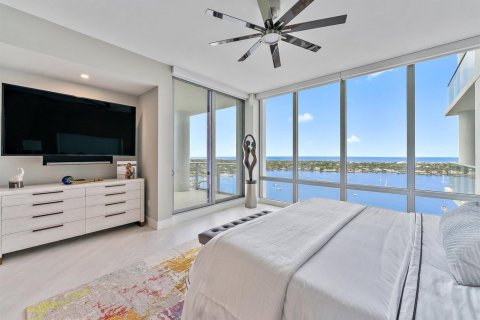 Condo in North Palm Beach, Florida, 4 bedrooms  № 2393191 - photo 11