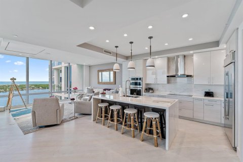 Condo in North Palm Beach, Florida, 4 bedrooms  № 2393191 - photo 8
