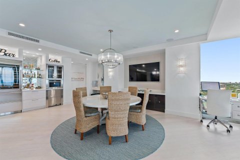 Condo in North Palm Beach, Florida, 4 bedrooms  № 2393191 - photo 26