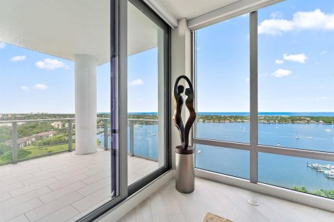 Condo in North Palm Beach, Florida, 4 bedrooms  № 2393191 - photo 14