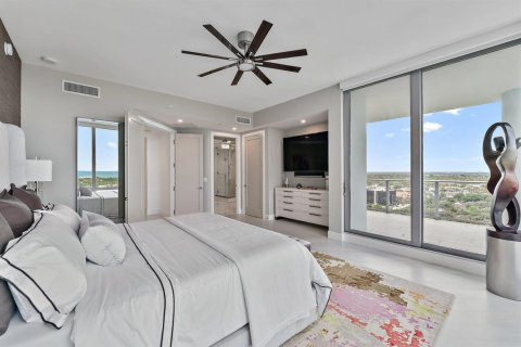 Condo in North Palm Beach, Florida, 4 bedrooms  № 2393191 - photo 12