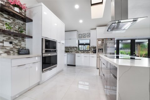 House in Palmetto Bay, Florida 3 bedrooms, 140.47 sq.m. № 1862147 - photo 4