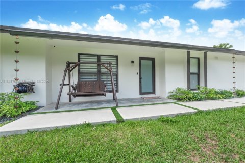 House in Palmetto Bay, Florida 3 bedrooms, 140.47 sq.m. № 1862147 - photo 24