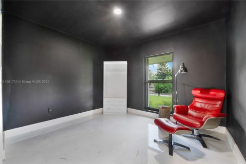 House in Palmetto Bay, Florida 3 bedrooms, 140.47 sq.m. № 1862147 - photo 19