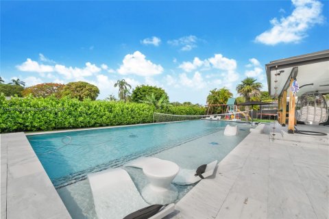 House in Palmetto Bay, Florida 3 bedrooms, 140.47 sq.m. № 1862147 - photo 2