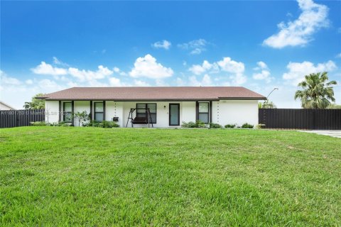 House in Palmetto Bay, Florida 3 bedrooms, 140.47 sq.m. № 1862147 - photo 3