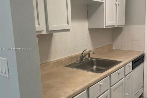 Снять в аренду кондоминиум в Холливуд, Флорида 1 спальня, 53.88м2, № 1796427 - фото 4