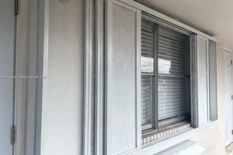 Снять в аренду кондоминиум в Холливуд, Флорида 1 спальня, 53.88м2, № 1796427 - фото 18