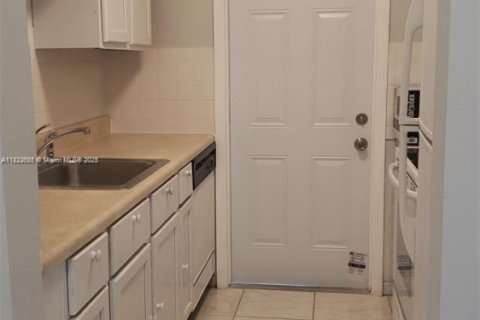 Снять в аренду кондоминиум в Холливуд, Флорида 1 спальня, 53.88м2, № 1796427 - фото 3