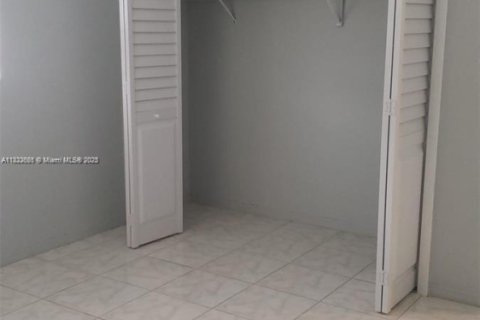 Снять в аренду кондоминиум в Холливуд, Флорида 1 спальня, 53.88м2, № 1796427 - фото 8