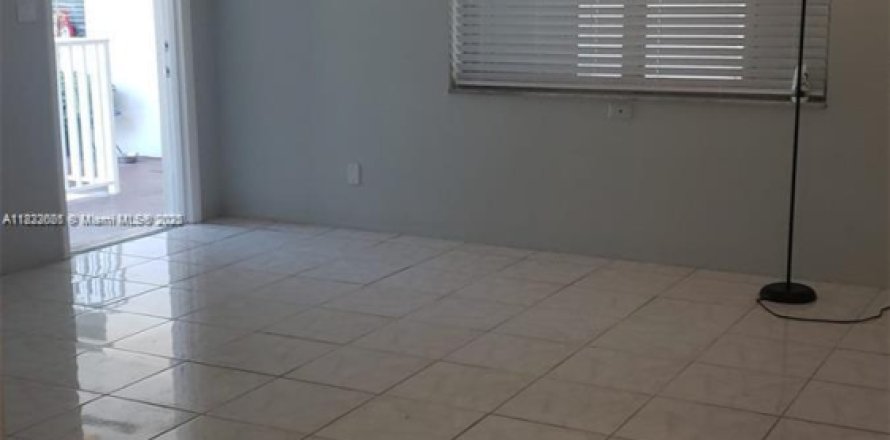 Кондоминиум с 1 спальней в Холливуд, Флорида № 1796427