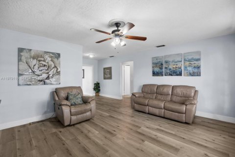 Купить виллу или дом в Санрайз, Флорида 2 спальни, 87.33м2, № 2049659 - фото 4