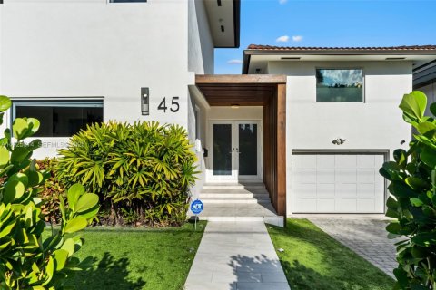 Casa en venta en Miami, Florida, 5 dormitorios, 295.24 m2 № 1992158 - foto 4