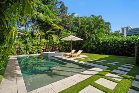 Casa en venta en Miami, Florida, 5 dormitorios, 295.24 m2 № 1992158 - foto 14