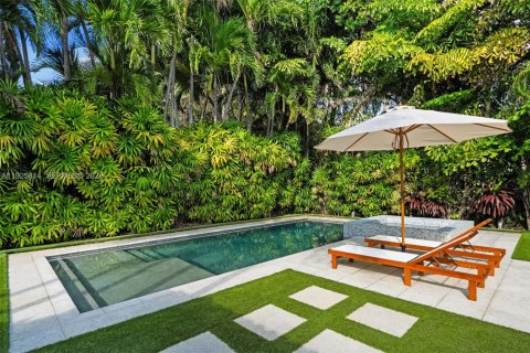 Casa en venta en Miami, Florida, 5 dormitorios, 295.24 m2 № 1992158 - foto 16