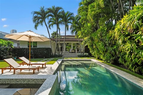 Casa en venta en Miami, Florida, 5 dormitorios, 295.24 m2 № 1992158 - foto 15