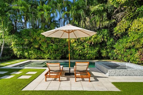 Casa en venta en Miami, Florida, 5 dormitorios, 295.24 m2 № 1992158 - foto 28