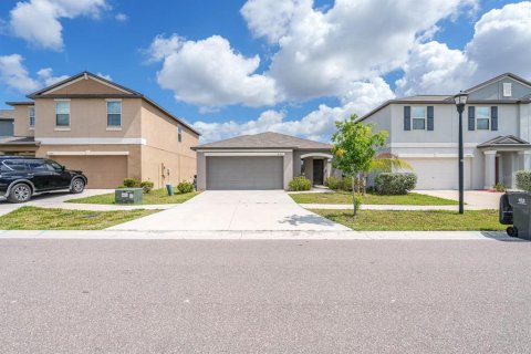 House in Sun City Center, Florida 3 bedrooms, 134.8 sq.m. № 1721306 - photo 1