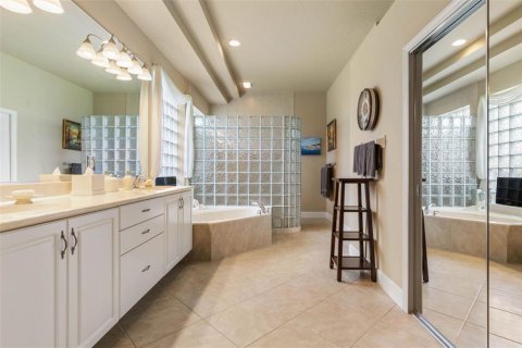House in Ormond Beach, Florida 4 bedrooms, 246.38 sq.m. № 1910745 - photo 24