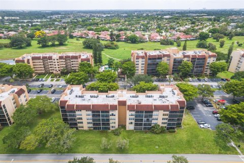 Condo in Lauderhill, Florida, 3 bedrooms  № 615653 - photo 1
