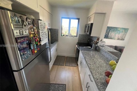 Villa ou maison à louer à Miami, Floride: 3 chambres, 221.11 m2 № 1970510 - photo 8