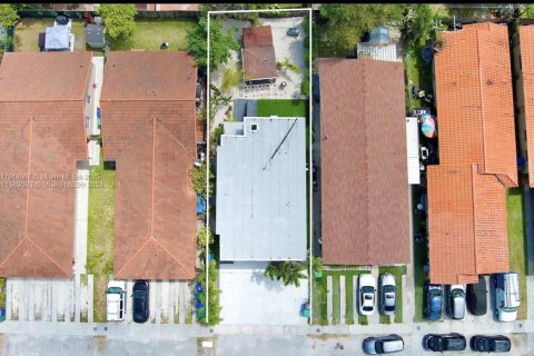 Villa ou maison à louer à Miami, Floride: 3 chambres, 221.11 m2 № 1970510 - photo 5