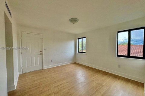 Villa ou maison à louer à Miami, Floride: 3 chambres, 221.11 m2 № 1970510 - photo 6