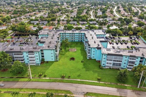 Condo in Lauderdale Lakes, Florida, 2 bedrooms  № 2286834