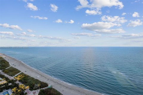 Condo in Miami Beach, Florida, 2 bedrooms № 2254028 - photo 24