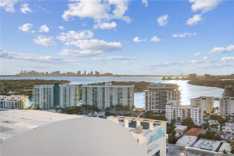 Condo in Miami Beach, Florida, 2 bedrooms № 2254028 - photo 25