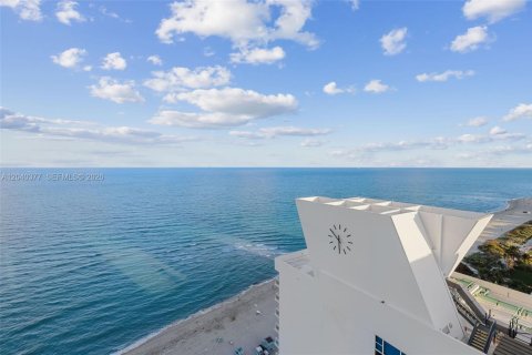 Condo in Miami Beach, Florida, 2 bedrooms № 2254028 - photo 22