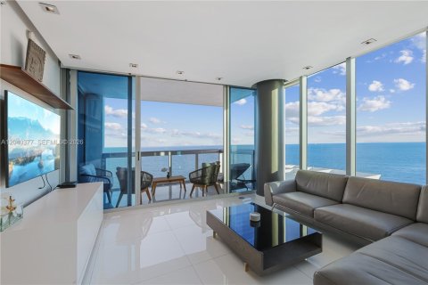 Condo in Miami Beach, Florida, 2 bedrooms № 2254028 - photo 17