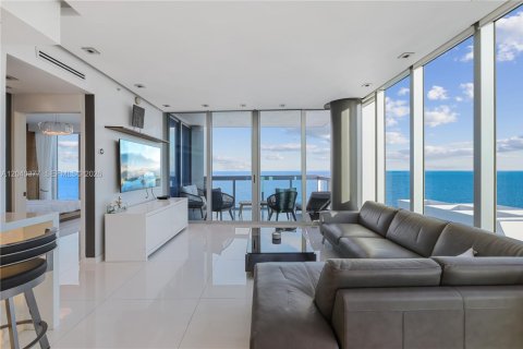 Condo in Miami Beach, Florida, 2 bedrooms № 2254028 - photo 16