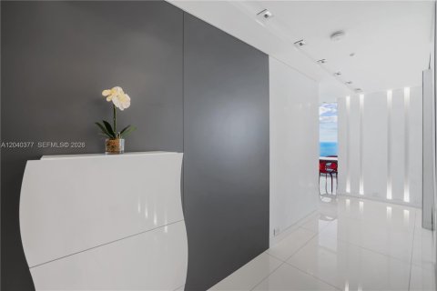 Condo in Miami Beach, Florida, 2 bedrooms № 2254028 - photo 6