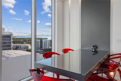 Condo in Miami Beach, Florida, 2 bedrooms № 2254028 - photo 15