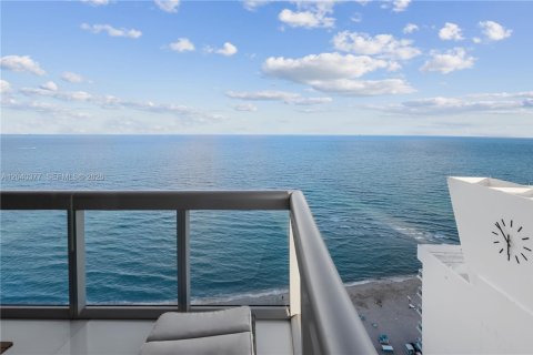 Condo in Miami Beach, Florida, 2 bedrooms № 2254028 - photo 26