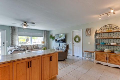 House in Bradenton, Florida 2 bedrooms, 114.27 sq.m. № 1008204 - photo 9