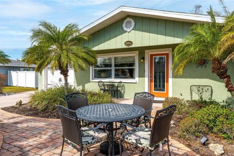 Villa ou maison à louer à Bradenton, Floride: 2 chambres, 114.27 m2 № 1008204 - photo 1