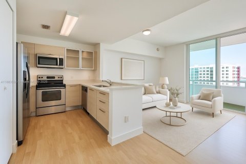 Снять в аренду кондоминиум в Майами, Флорида 1 спальня, 63.08м2, № 1947913 - фото 1