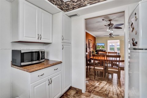 Casa en venta en West Palm Beach, Florida, 2 dormitorios, 77.02 m2 № 1931208 - foto 15