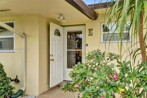 Casa en venta en West Palm Beach, Florida, 2 dormitorios, 77.02 m2 № 1931208 - foto 2