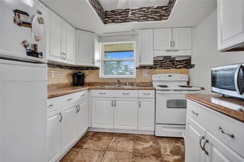 Casa en venta en West Palm Beach, Florida, 2 dormitorios, 77.02 m2 № 1931208 - foto 12