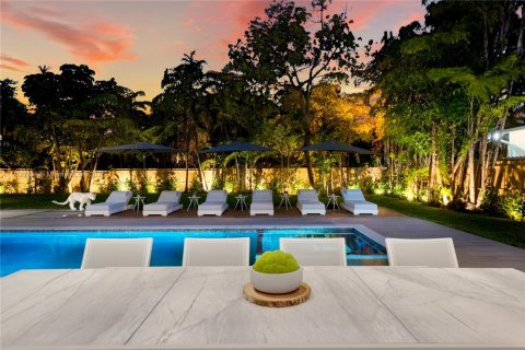 House in Miami, Florida 9 bedrooms, 524.8 sq.m. № 2081632 - photo 21