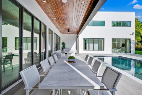 House in Miami, Florida 9 bedrooms, 524.8 sq.m. № 2081632 - photo 28