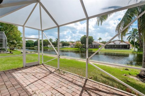 Townhouse in Miramar, Florida 3 bedrooms, 123 sq.m. № 1951467 - photo 11