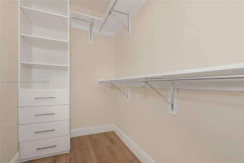 Townhouse in Miramar, Florida 3 bedrooms, 123 sq.m. № 1951467 - photo 27